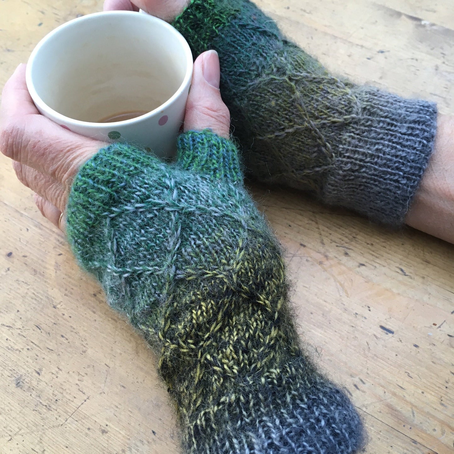 Beth’s Wristwarmers - PATTERN