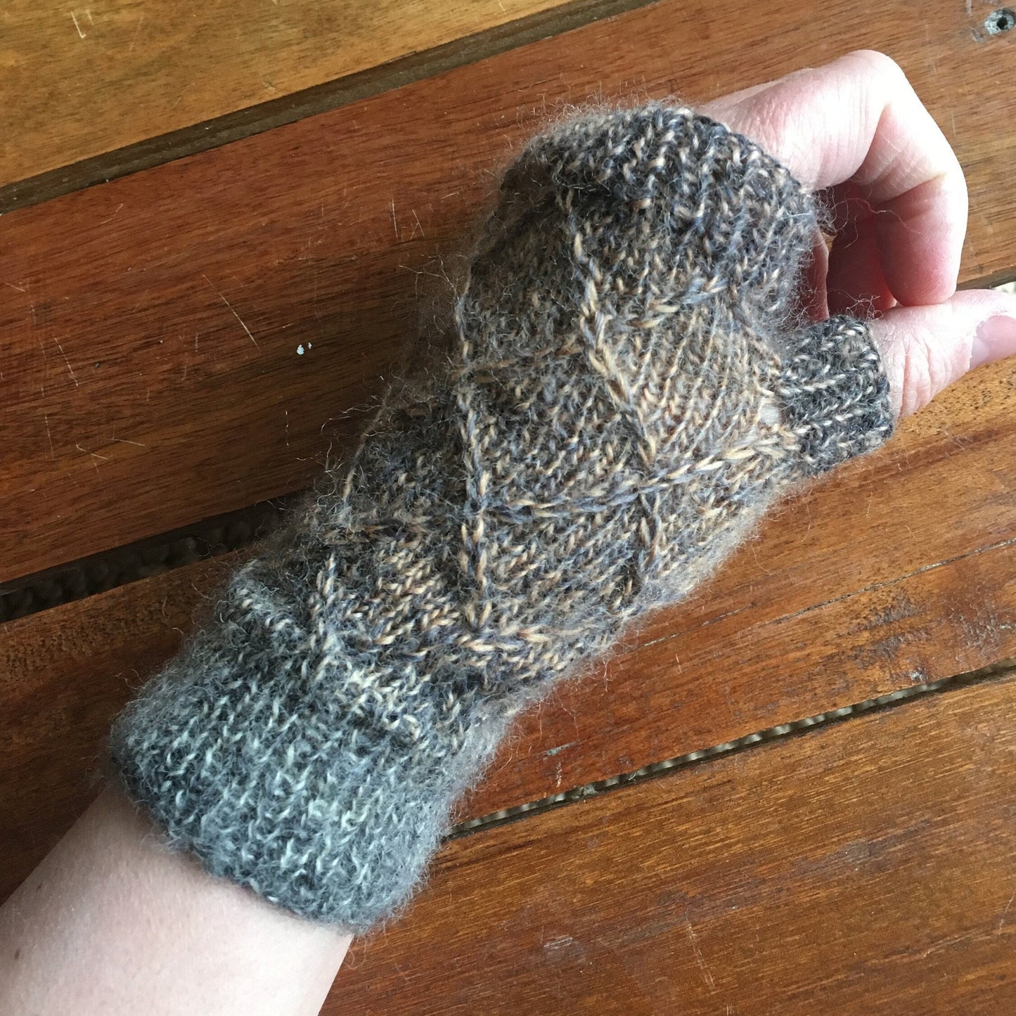 Beth’s Wristwarmers - PATTERN