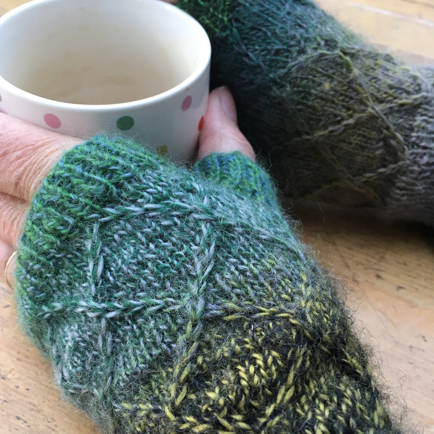 Beth’s Wristwarmers - PATTERN